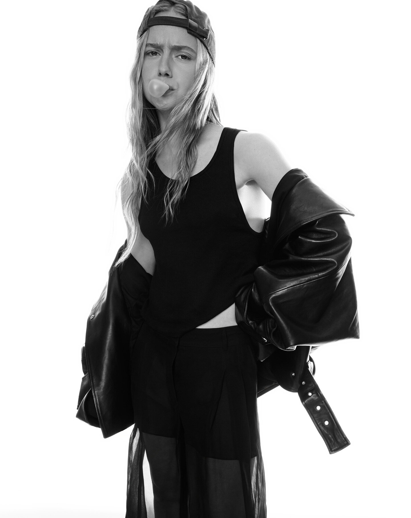Amélie Hoeferle Wants You to Feel It All